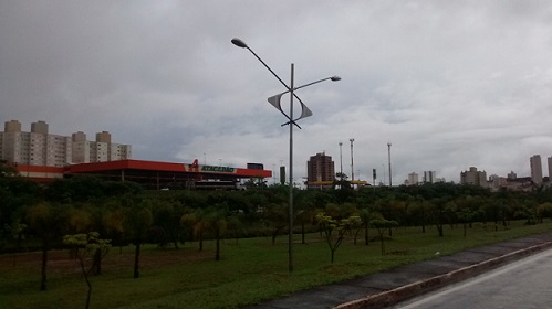 Tempo fecha na tarde de quinta-feira, mas chuva deve vir forte à noite (Foto: Jornal da Franca)